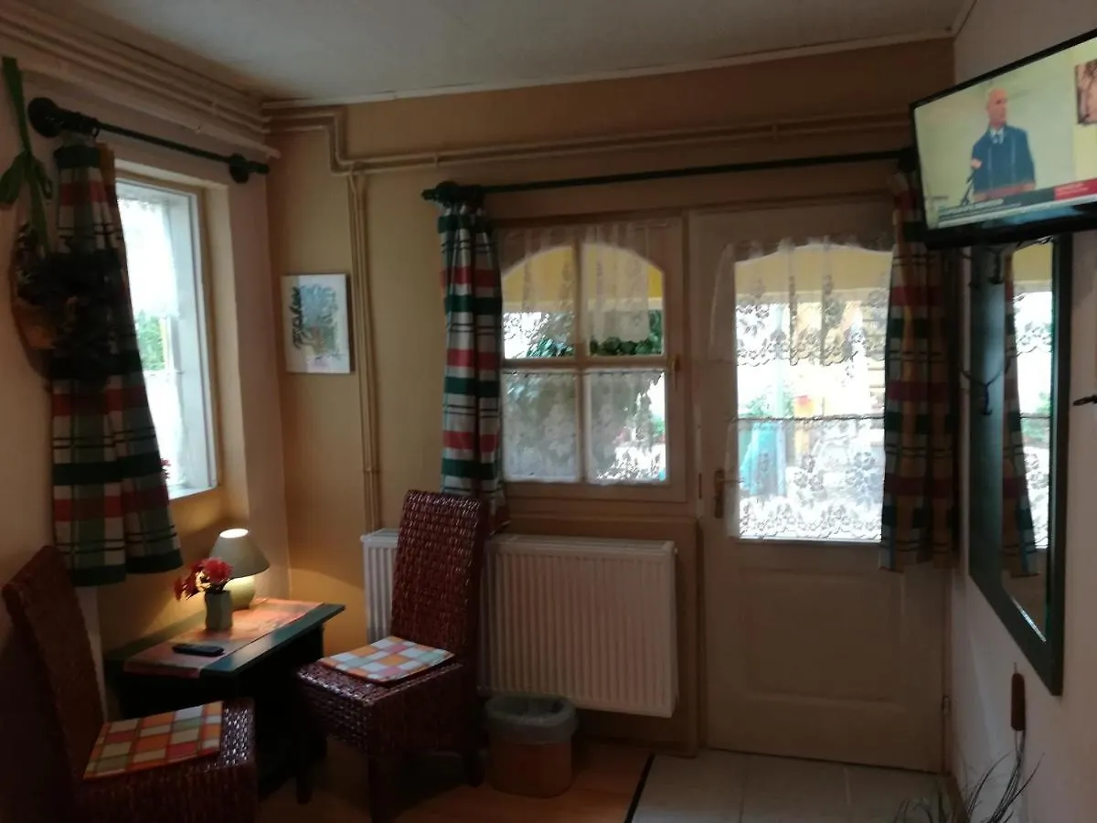 Castello Vendeg Es Apartmanhaz Eger Lägenhet