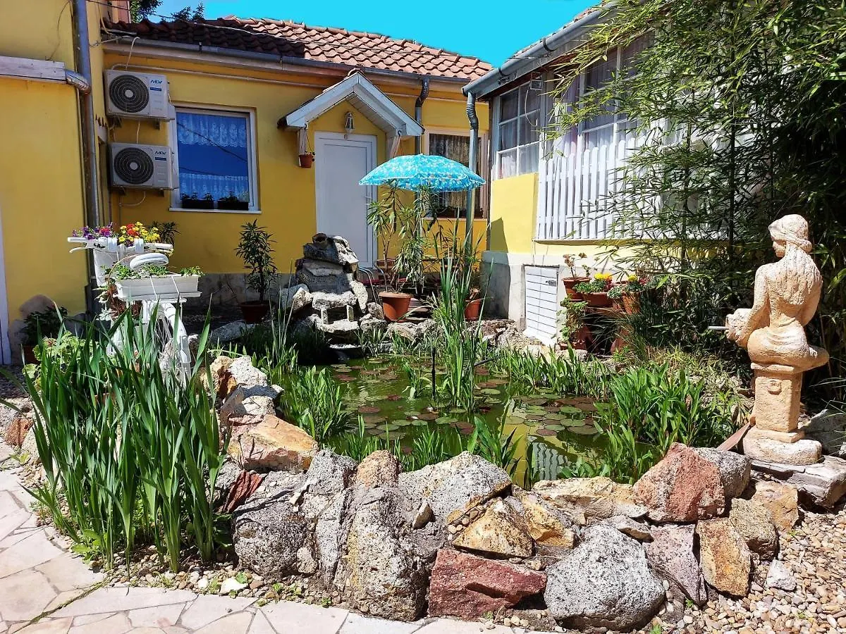 Lägenhet Castello Vendeg Es Apartmanhaz Eger Ungern