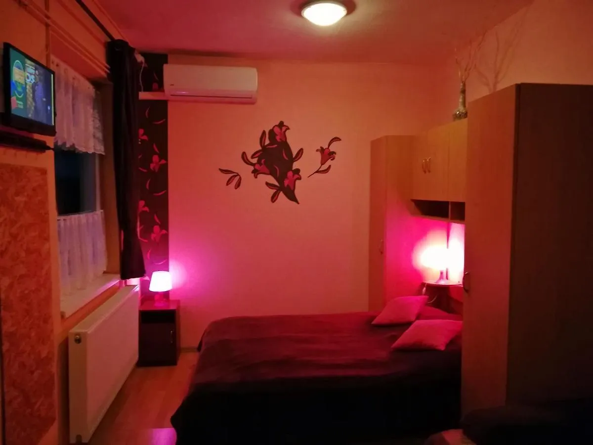 Castello Vendeg Es Apartmanhaz Eger