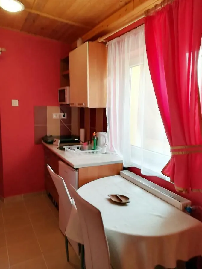 Castello Vendeg Es Apartmanhaz Eger