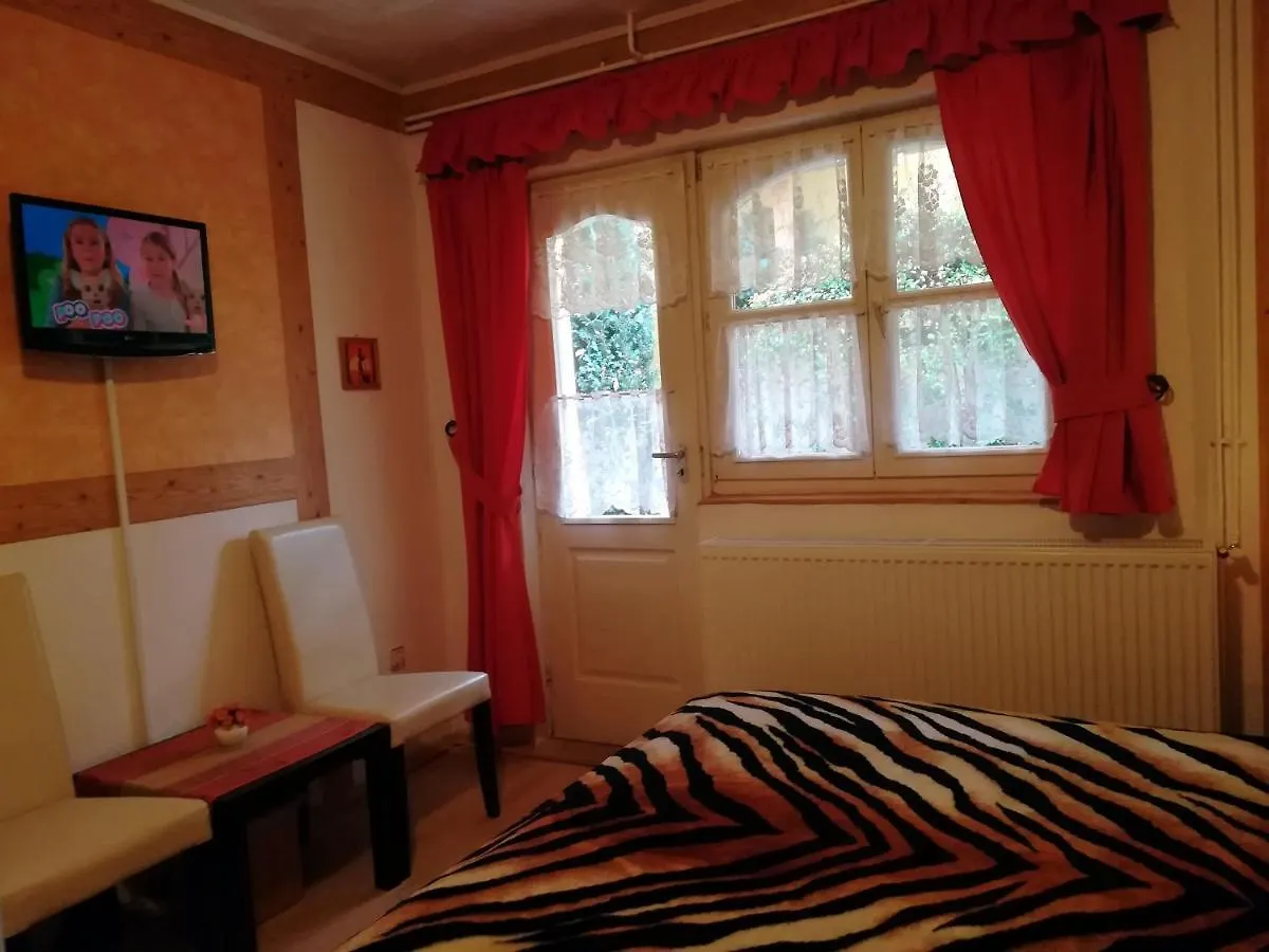 Castello Vendeg Es Apartmanhaz Eger