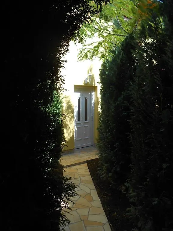 Castello Vendeg Es Apartmanhaz Eger Apartment