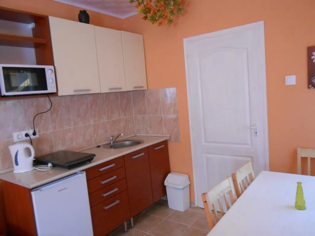 Castello Vendeg Es Apartmanhaz Eger