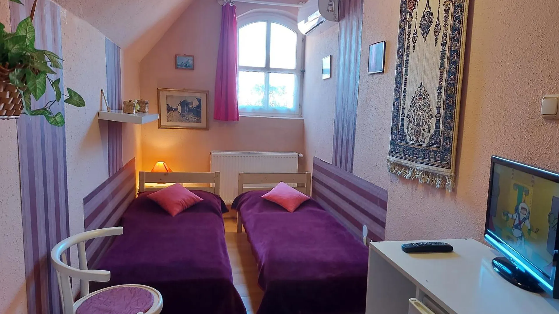 Castello Vendeg Es Apartmanhaz Eger Apartment