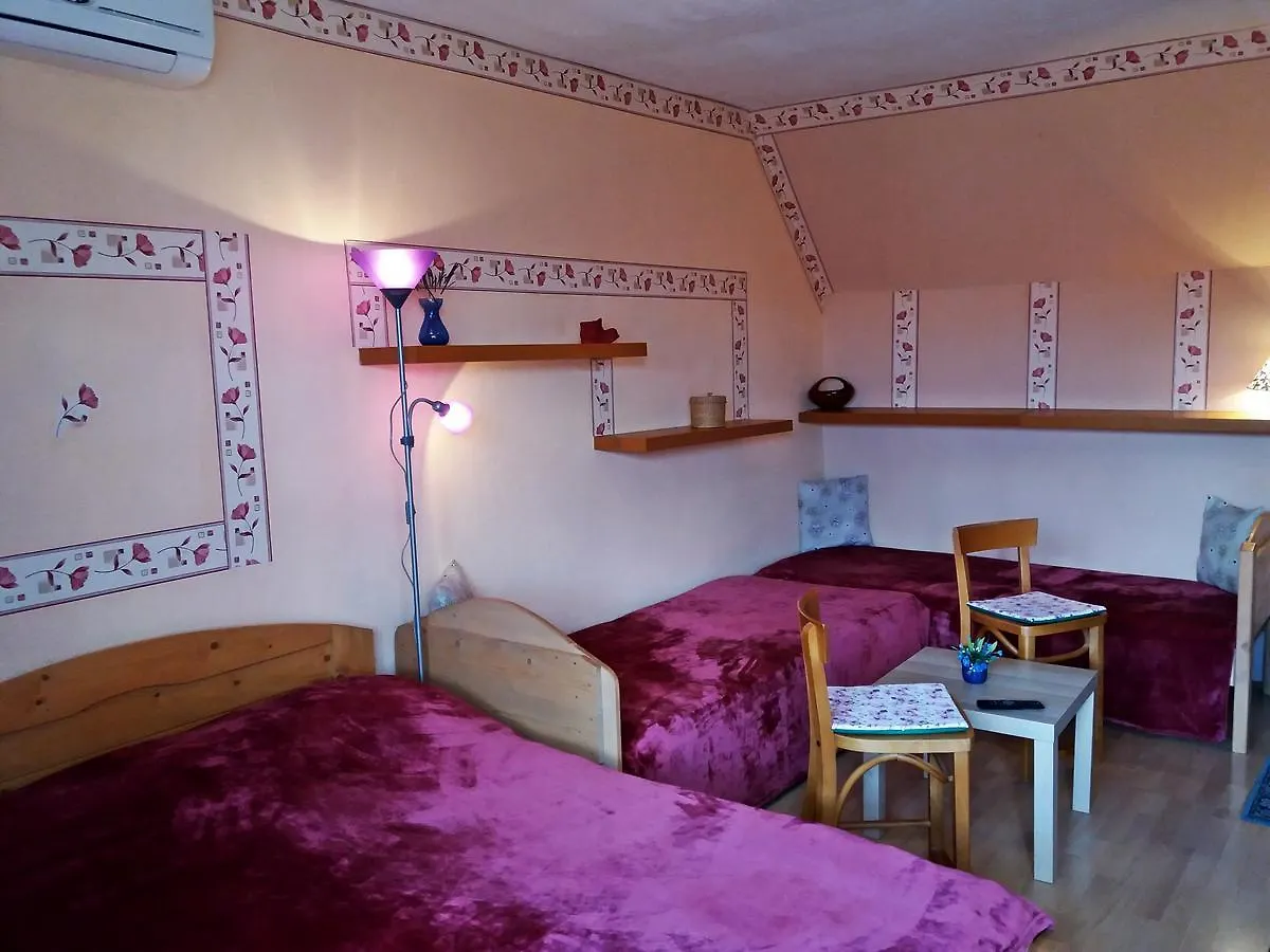 Castello Vendeg Es Apartmanhaz Eger Apartment